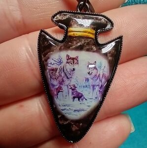 Black keychain purple wolf pack in white snow jewelry